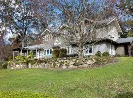 Mulgrave House and Cottage - By Latitude South Coast