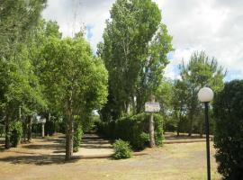 Camping Le Rebau, viešbutis mieste Montblanc