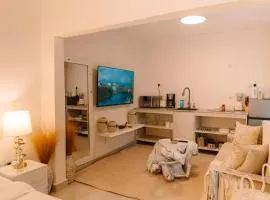 Crème by The Prime Escape