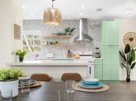 7 beds Walk 2 BEACH Great for Families & Groups