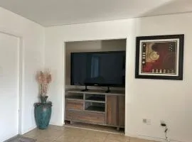 Charming 2 BDR House Close to Beaches & Shopping