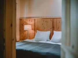 Hof Neuhaus Platzerer Jöchl, hôtel à Tisens