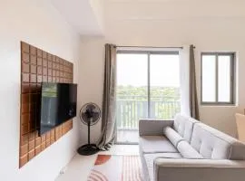 Chic Haven & Classy 2 Bedroom with Balcony