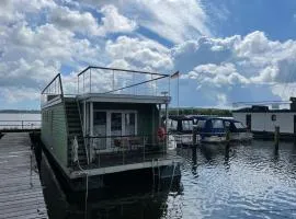 Hausboot Walfisch mit Dachterrasse in Schleswig an der Schlei