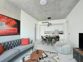 Bright Lovely Modern 2BD25 Condo PoolGym! #220, Condo in Istanbul