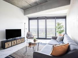 Gorgeous Modern 1BD Condo Views w PoolGym! #255, Condo in Istanbul