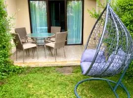 Green life private garden studio
