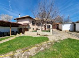 Къща за гости Диана, homestay di Shumen