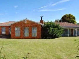 Khol Newman Bed & Breakfast