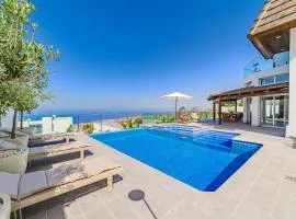 Casa Roque del Mar Private Villa with Heated Saltwater Pool, Jacuzzi & Ocean Views
