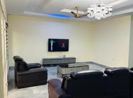 Sunlit Top Floor with Starlink Wi-Fi and Laundry Machine