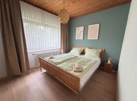 150qm-6 Rooms-Free Privat Parking-2 Bathrooms-Wifi-Yihapartment, apartment in Hannover