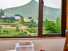 SaffronStays Aamelia by the Hills