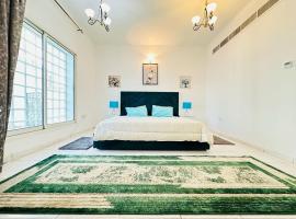 Albarsha Villa Fully Furnished Luxury Private Master Room Ensuite Huge Space Deluxe, hotel em Sabkhah