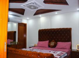 Umair's Haven Residences, Luxury Apartments in Bahria Town Lahore, apartmán v rezidenci v destinaci Lahore