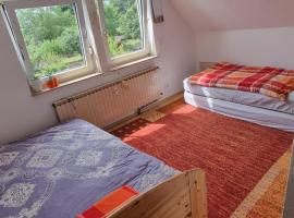 Helles Zimmer 18 qm in 6,5-Zi-Wohnung nähe Frankfurt, Hanau, Büdingen, Friedberg, hotel in Altenstadt