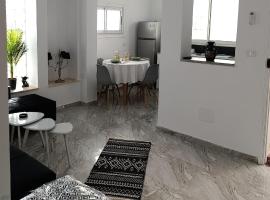 charming bright house la marsa, hotel em Dar Tahar Zaouch