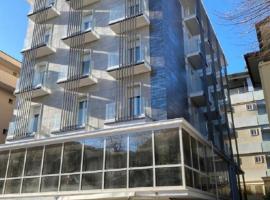 Hotel Vernel, hotelli  lähellä lentokenttää Federico Fellinin kansainvälinen lentokenttä - RMI 