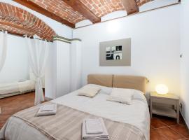 Nel cuore di Bra - Intero alloggio con volte, hotel em Bra