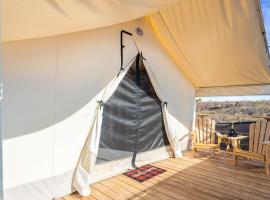 Cozy Old West Glamping Walk to Tombstone ที่พักสไตล์เต็นท์ในทูมสโตน