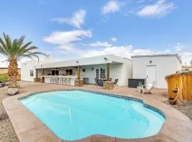 Poolside Relaxation Group-Friendly Home in Havasu