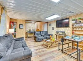 Easy I-30 Access Cozy Texarkana Apt with Essentials