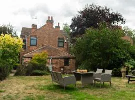 Syster Properties Desford Retreat with Free Parking near Leicester