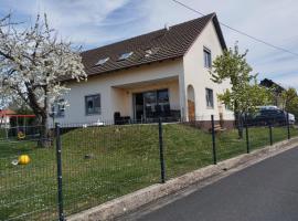 Ferienwohnung Sulzfeld - Liebevoll eingerichtete Ferienwohnung in Sulzfeld im Grabfeld, hotel in Sulzfeld (im Grabfeld)