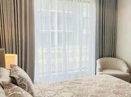 Executive Suite by Airport Mall