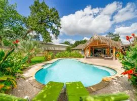 Luxury Cypress Escape - Pool, BBQ, Bar, 8 Beds
