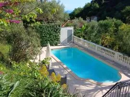 Rez de villa avec piscine