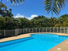 Appartement cosy avec piscine, hotel v destinaci Saint-Claude