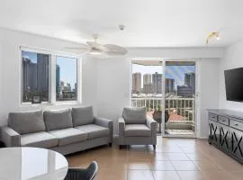 Modern 2Bed2BA, Heated Pool, BBQ, Balcony M27