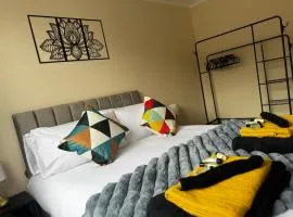 Bright and spacious home within walking distance to Luton Airport and amenities