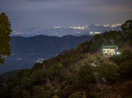 Whispering Woods Homestay Kasauli !!, hôtel à Kasauli