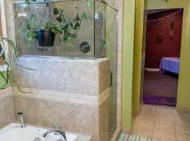 Near CMU and casino with Hot Tub, gym, fireplace