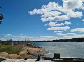 Villa Västanro Skärgårdsstuga på egen ö med båtskjuts