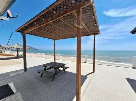 6 &14 Equipped Beach House Seaside Hotel