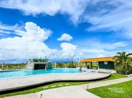 THE OASIS RESORT CondoBimbo 1-Big Room, Balcony, kitchen, Pool, Wifi, Videoke
