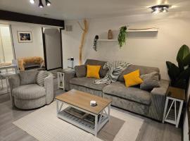 The Hilltop, hotel s parkovan&iacute;m vo Whitehorse