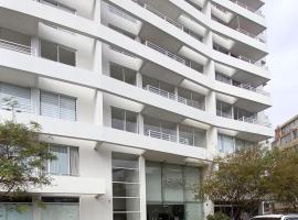 Life 01, hotel com estacionamento em Iquique