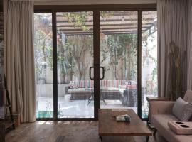 فيلا واحدة فقط الدور ارضي بالكامل للضيافة دخول ذاتي, caba&ntilde;a o casa de campo en Riad