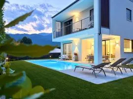 Villa Lake Luxury