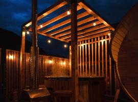 Apartament Pod Wzgórzem z Sauną, Jacuzzi i Basenem, hotel em Kudowa-Zdrój