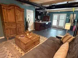 Cozy Retreat in the Heart of it all!