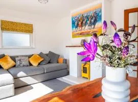 Beach Retreat Cottage- huge Garden Child & Dog friendly