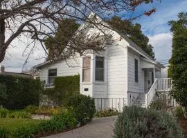 Summerland Stagecoach Cottage by Paradise Retreats