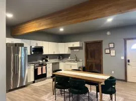 Chic Boho Groundfloor 2br In Town