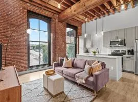 1BR DWTN Loft-Gated Parking-WD-G202