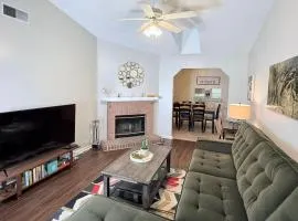 Pristine Elegance meets Chic Charm!